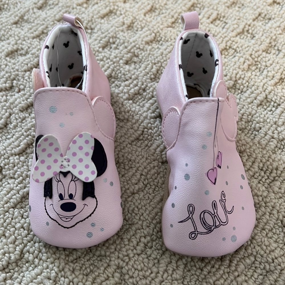 Minnie Mouse soft crib shoes